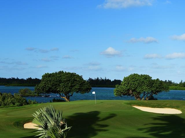 The 17th hole at the Four Seasons Golf Course at Anahita